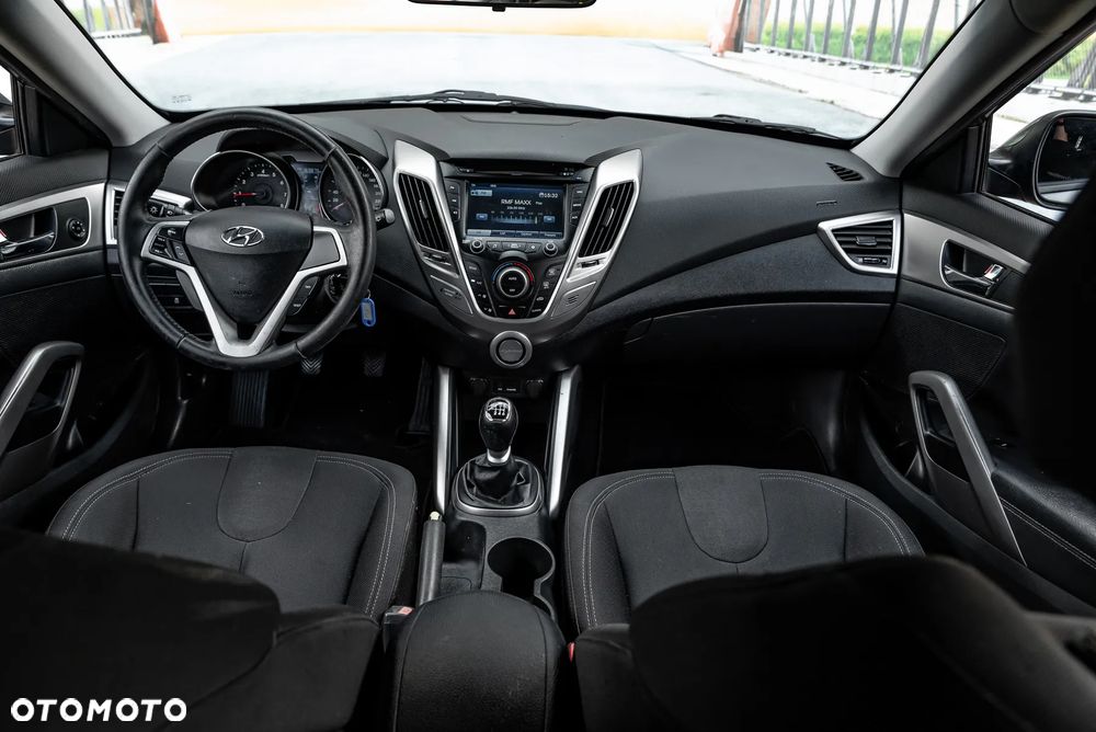 Hyundai Veloster 1.6 GDI Style - 31