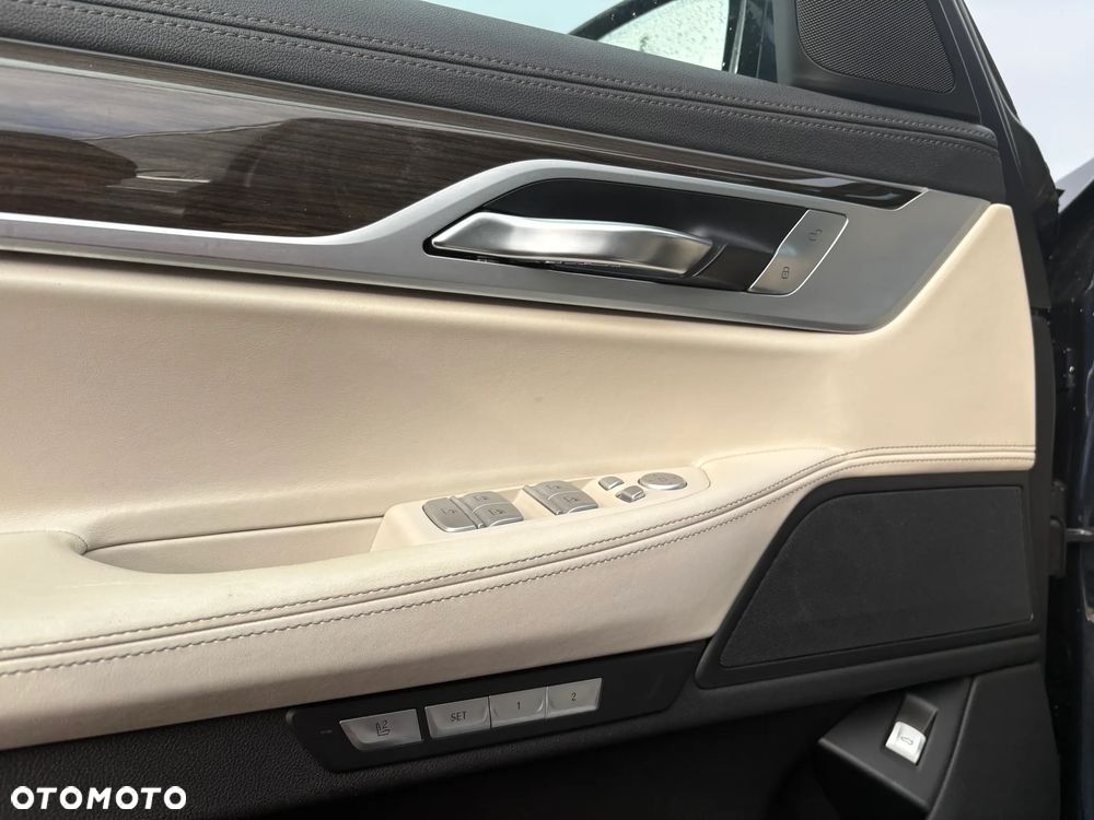 BMW Seria 7 730d xDrive - 13