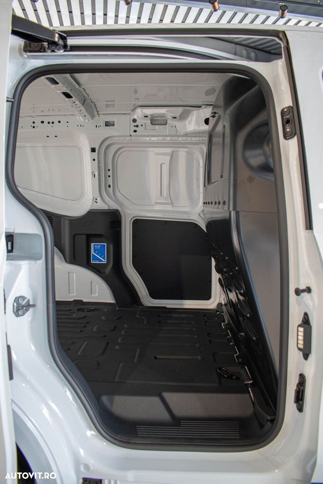 Ford Transit Courier - 12