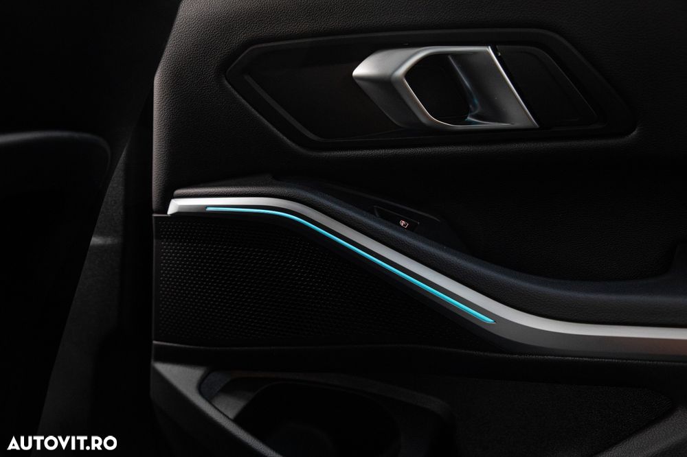 BMW Seria 3 320d xDrive AT MHEV - 31