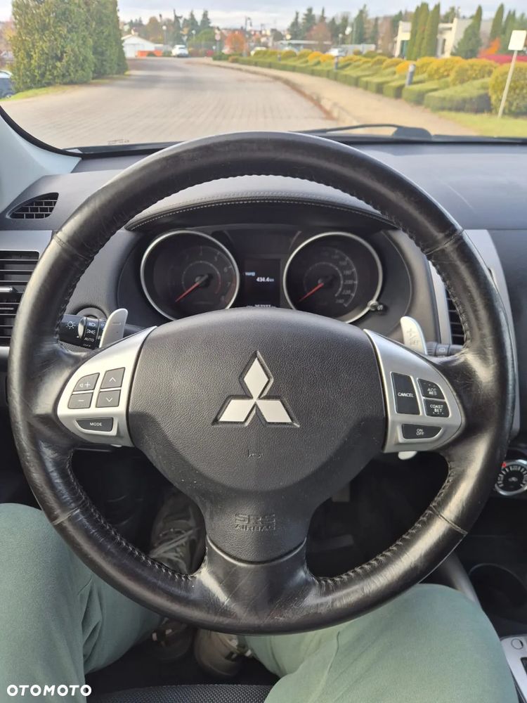 Mitsubishi Outlander 2.0 Intense + 2WD CVT - 14