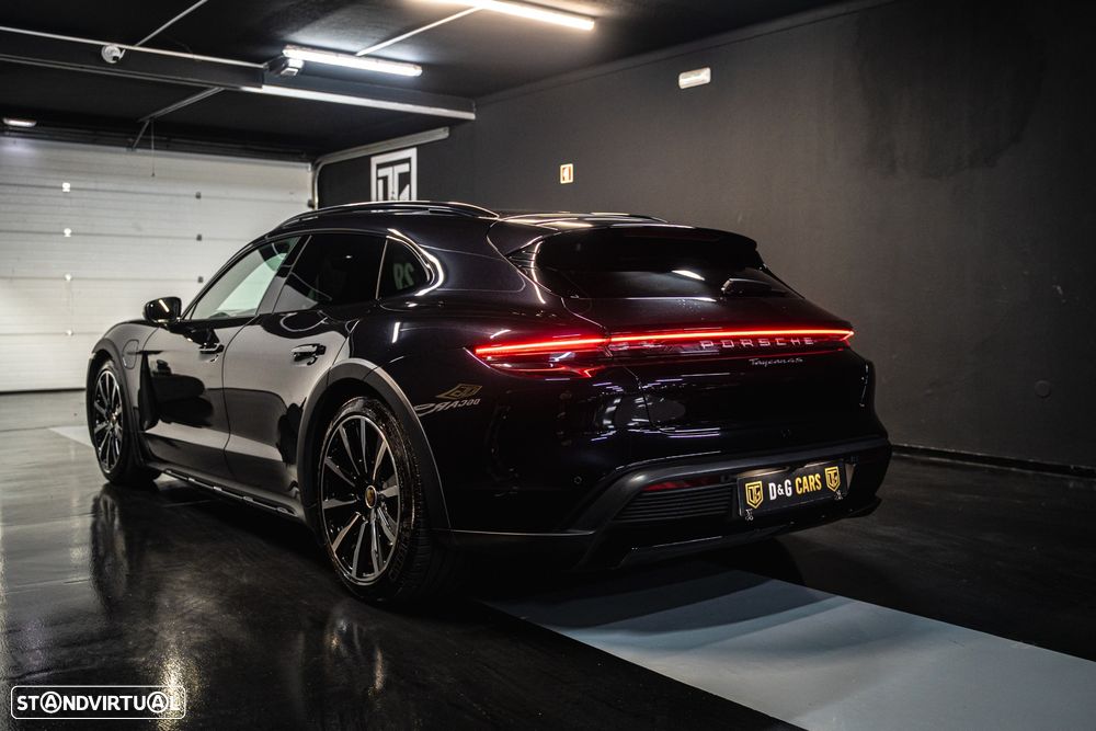 Porsche Taycan Cross Turismo 4S - 23
