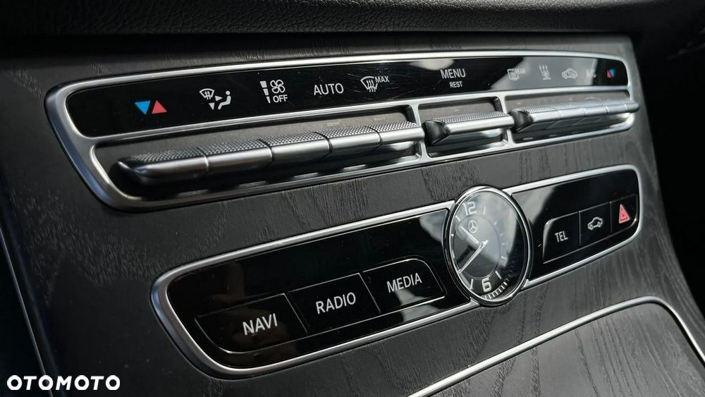Mercedes-Benz Klasa E 220 d 4-Matic 9G-TRONIC - 28