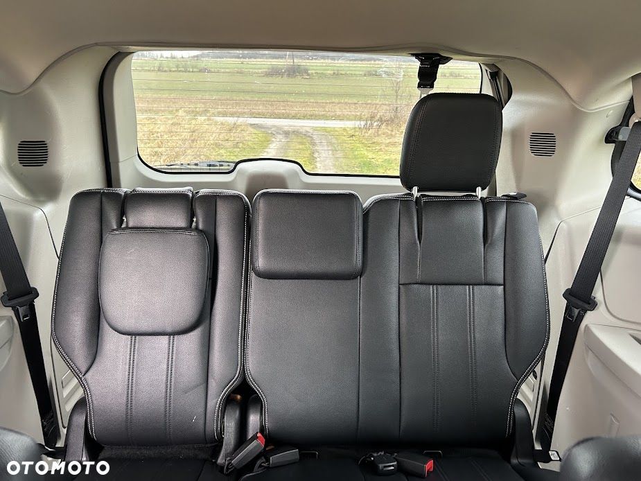 Chrysler Town & Country 3.6 Touring - 11