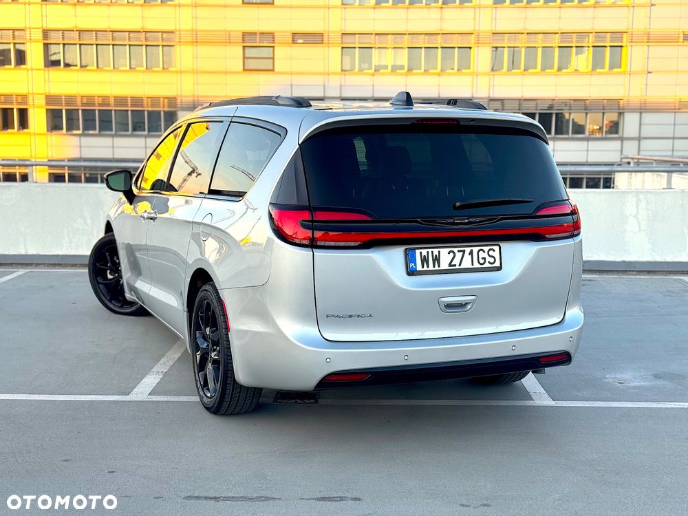 Chrysler Pacifica - 8