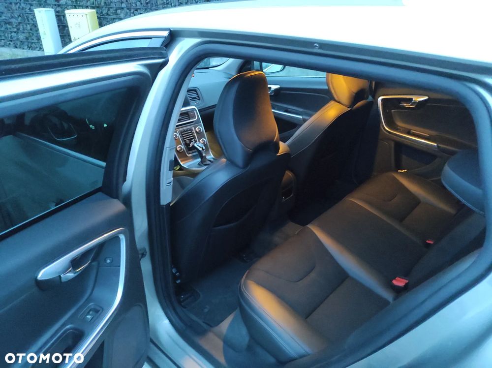 Volvo V60 T5 Drive-E Momentum - 12