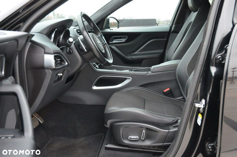 Jaguar F-Pace 2.0 i4P AWD R-Sport - 32