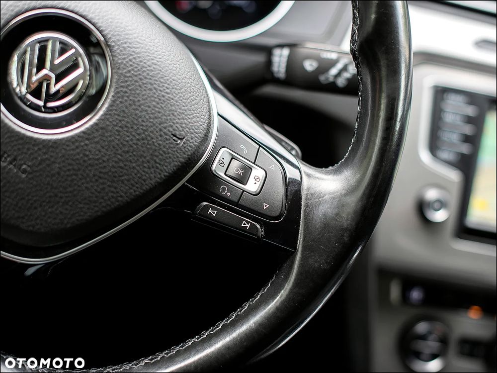 Volkswagen Passat - 19