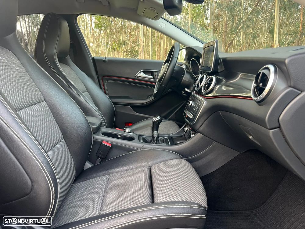 Mercedes-Benz CLA 180 d Shooting Brake AMG Line - 14