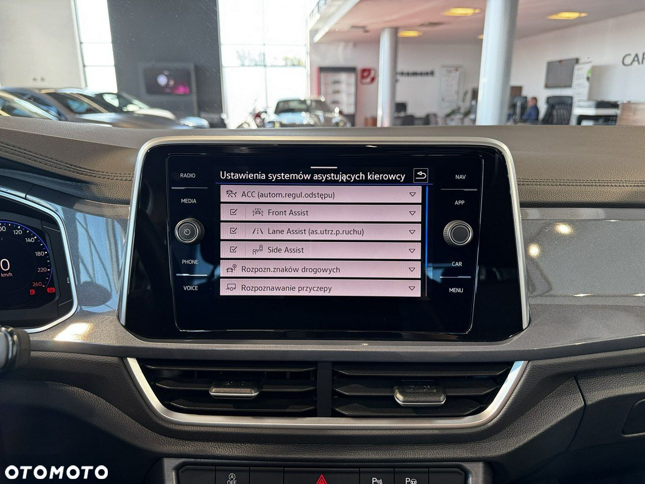 Volkswagen T-Roc - 30