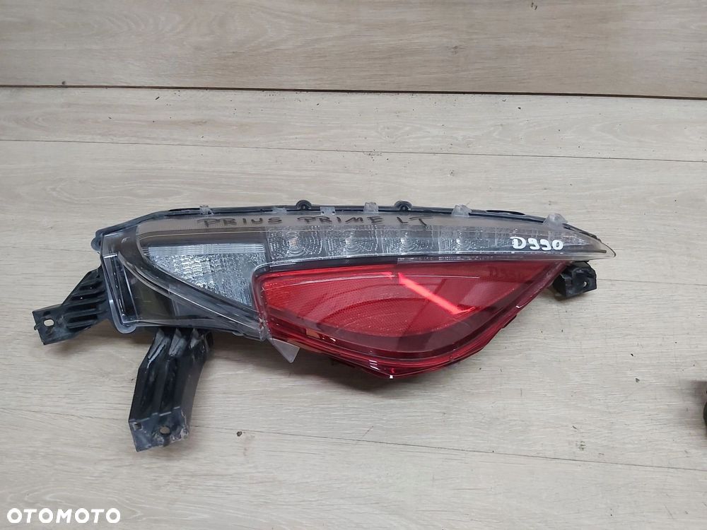 Toyota Prius PRIME Plug in lampa tył lewa w zderzak
