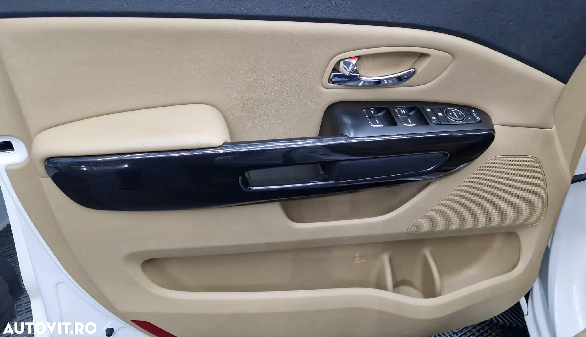 Kia Carnival - 16