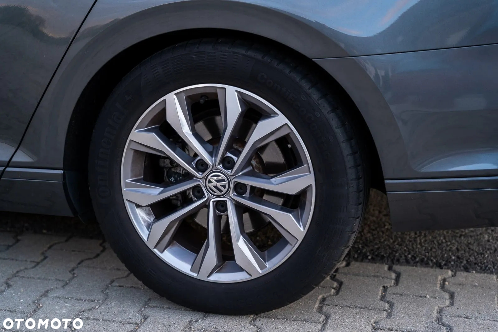 Volkswagen Passat - 12