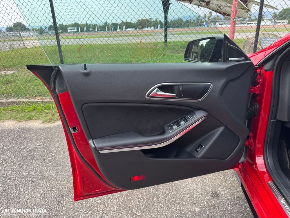 Mercedes-Benz CLA 220 d AMG Line Aut. — fotografia 37