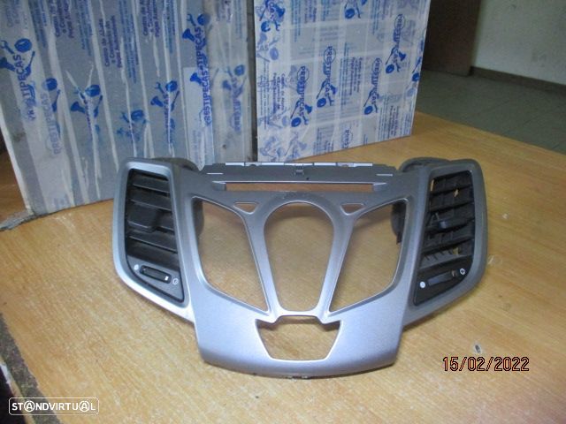 Grelha Friso 8A6118A802AG FORD FIESTA 2009 CENTRAL FORD FIESTA 6 FASE 1 2010 1.6TDCI 90CV 5P PRETO  CENTRAL - 5