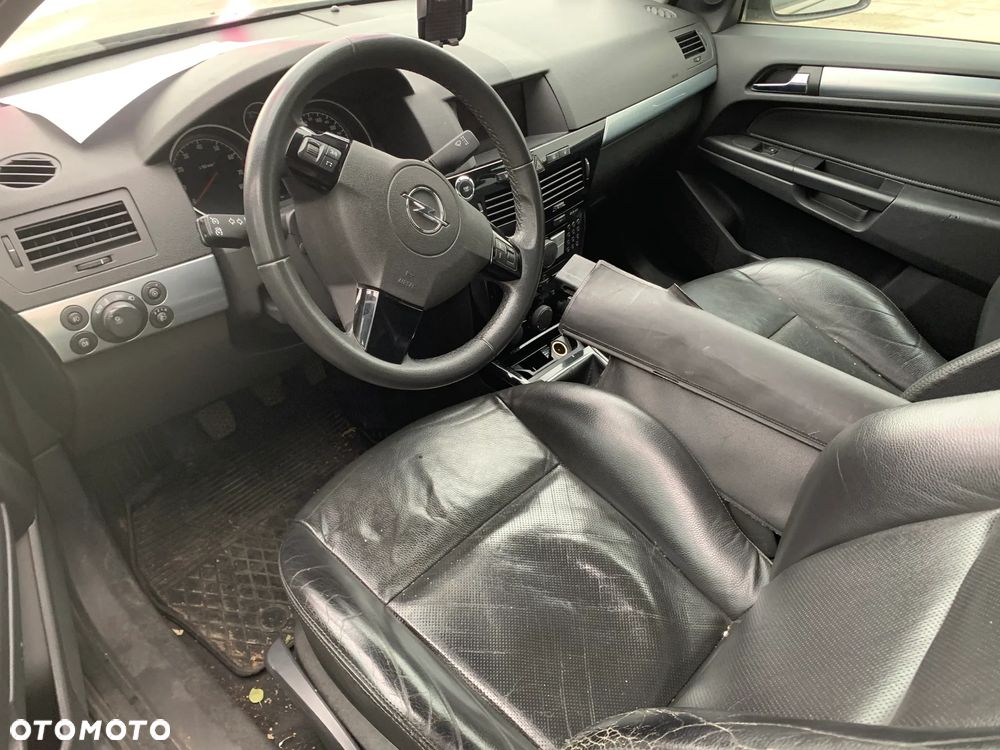 OPEL ASTRA 2008 *SAMOCHÓD NA CZĘSCI* 3095 MASKA, LAMPA, DRZWI, LUSTERKO, ZDERZAK, GRILL, BŁOTNIK, KLAPA, BELKA, DESKA, FOTELE, KANAPA, ĆWIARTKA, KIEROWNICA, TARCZE, ZACISKI, ZAWIESZENIE, KOMPLETNY PRZÓD, KOMPLETNY TYŁ, LICZNIK, ZEGARY, PRAWE LEWE PRZÓD TYŁ - 5