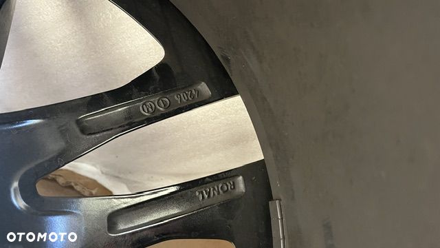 Oryginalna Felga tył z oponą Pirelli do Mercedes GLE w167 22'' czarne AMG - 9