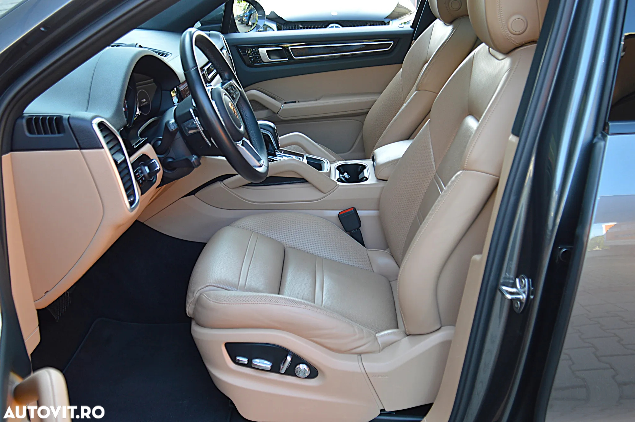 Porsche Cayenne Coupe E-Hybrid Tiptronic S Platinum Edition - 8