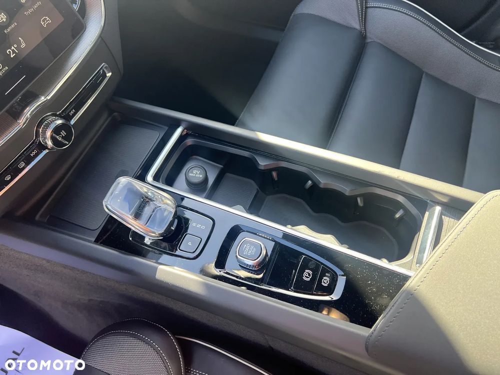 Volvo XC 60 B5 B AWD Plus Black Edition - 27