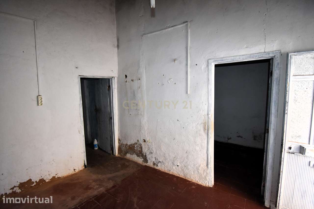 Moradia térrea para renovar com vista para o Castelo de Silves - Grande imagem: 4/24