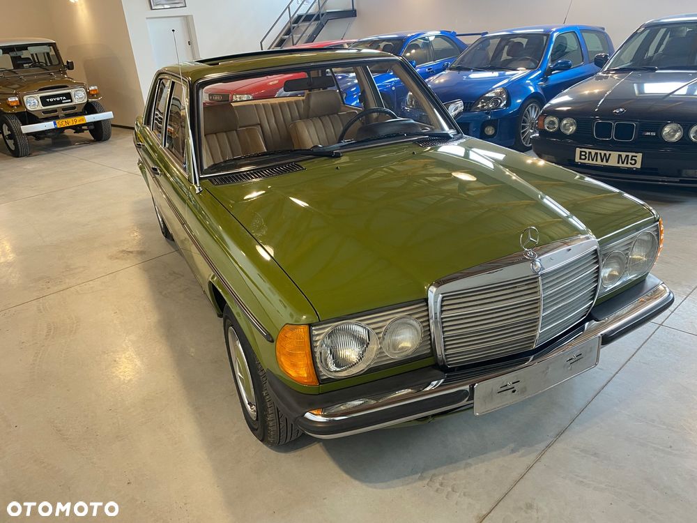 Mercedes-Benz W123 - 24