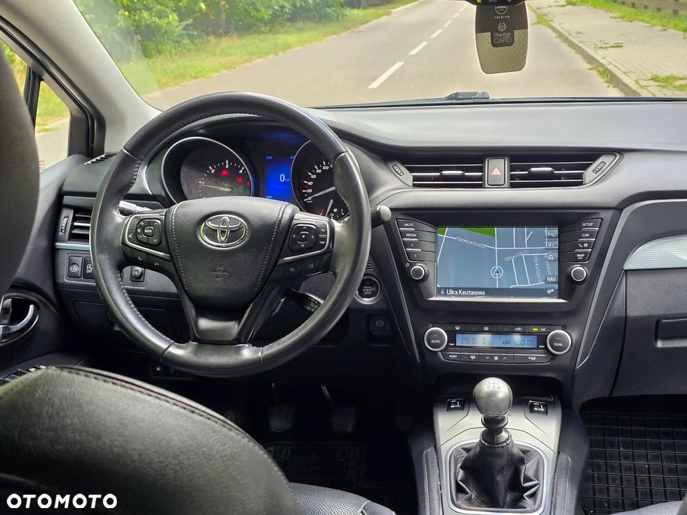 Toyota Avensis 2.0 D-4D Premium - 28