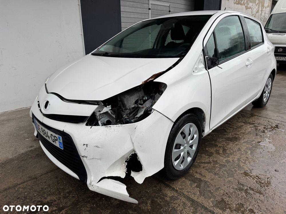 Toyota Yaris Hybrid 100 Premium - 2