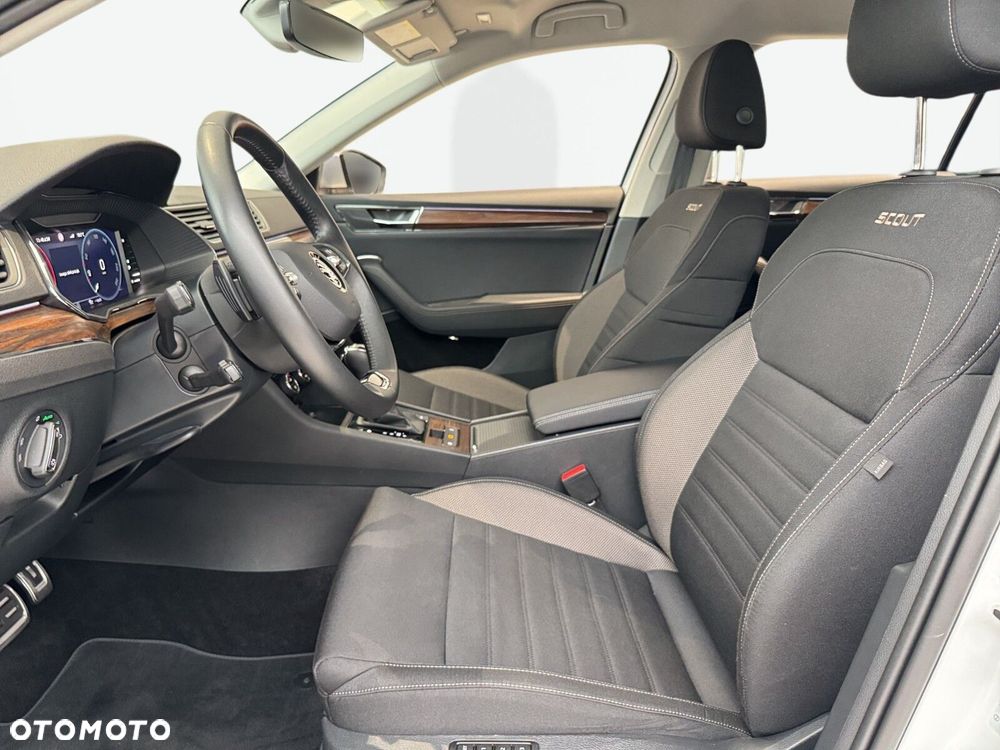 Skoda Superb 2.0 TDI SCR 4x4 Scout DSG - 10
