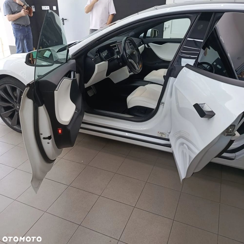 Tesla Model S Performance - 12