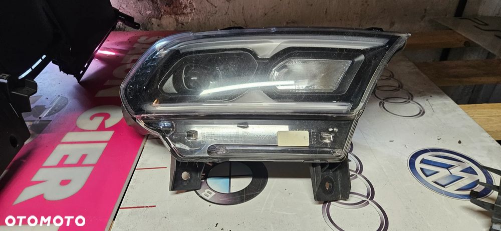 Dodge Durango III LIFT 2021-2026 GT RT CZARNY ŚRODEK Kompletny reflektor prawy Lampa prawa P68433778AF 68433778AF - 2