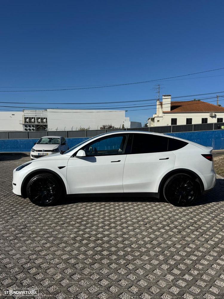 Tesla Model Y Long Range Dual Motor AWD - 9