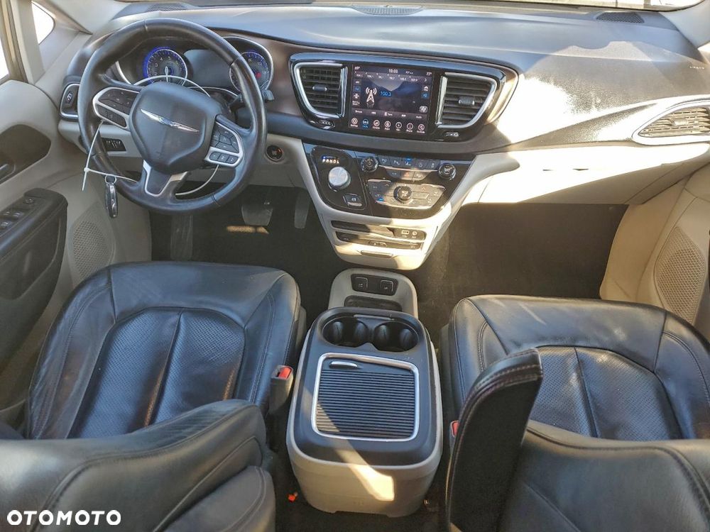 Chrysler Pacifica - 7