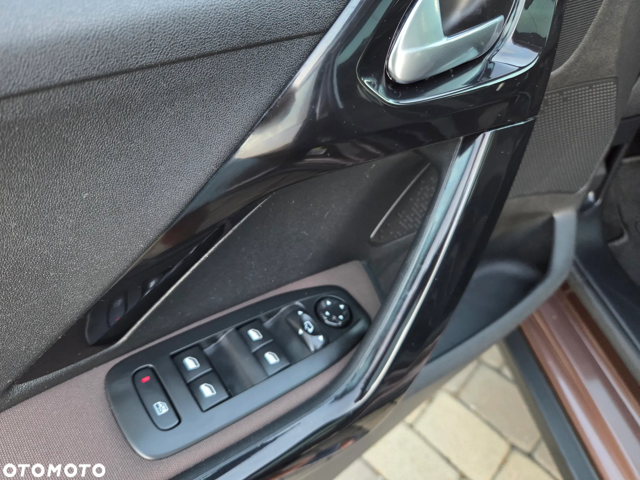 Peugeot 2008 e-HDi FAP 92 STOP & START Allure - 29