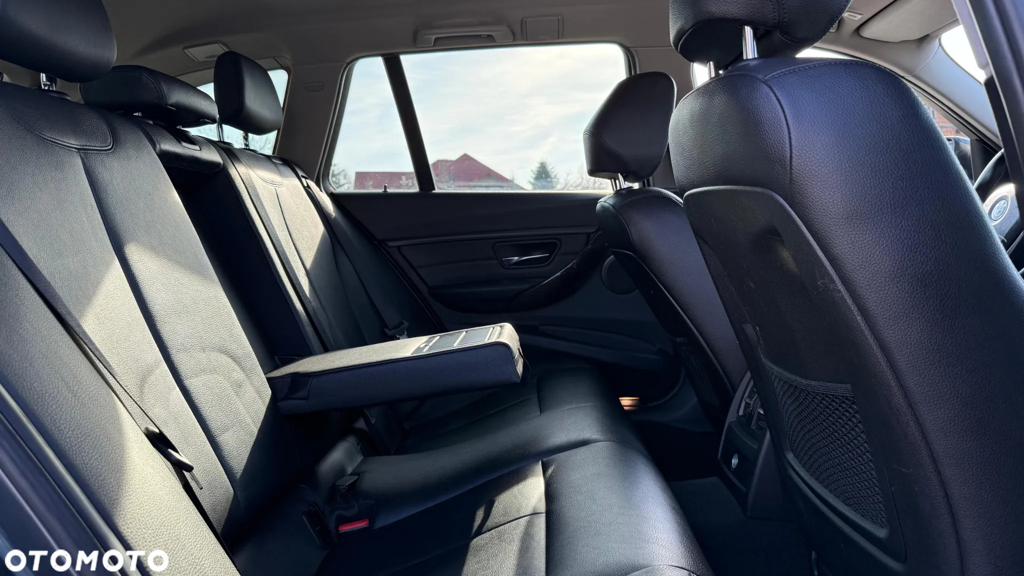 BMW Seria 3 320d Touring xDrive Luxury Line - 29