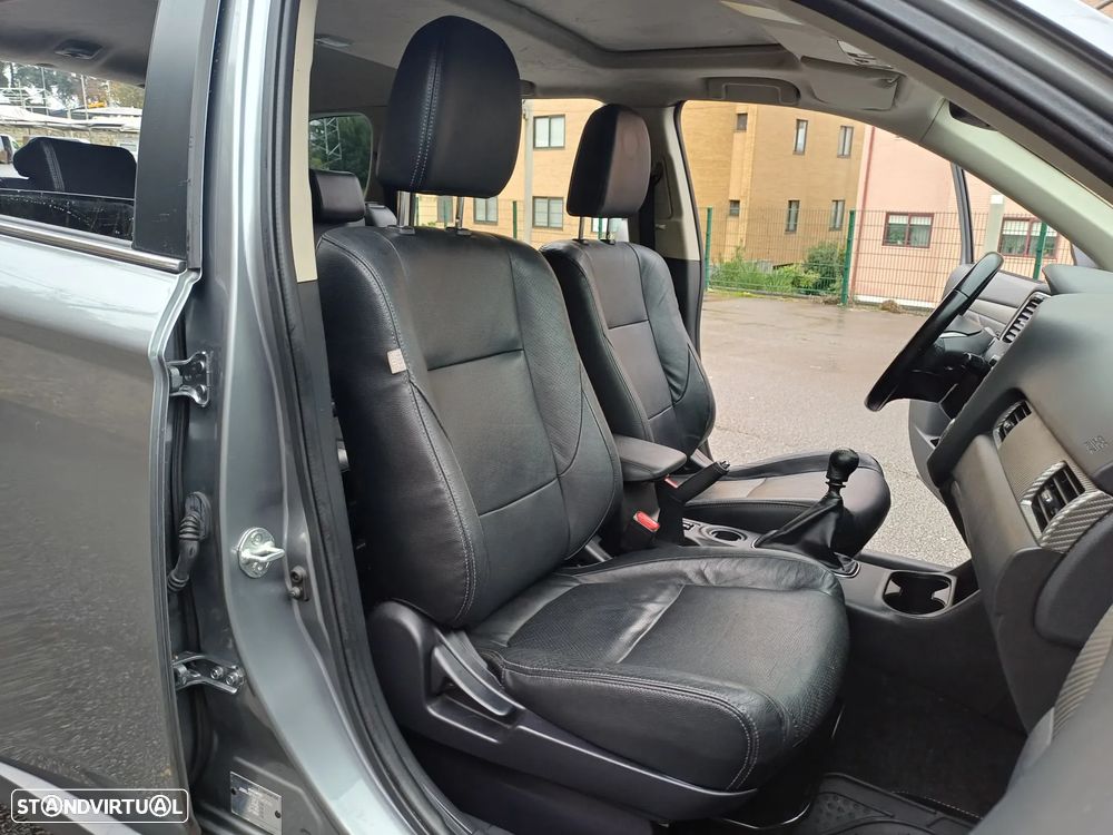 Mitsubishi Outlander 2.2 DI-D Instyle Navi 4WD - 32