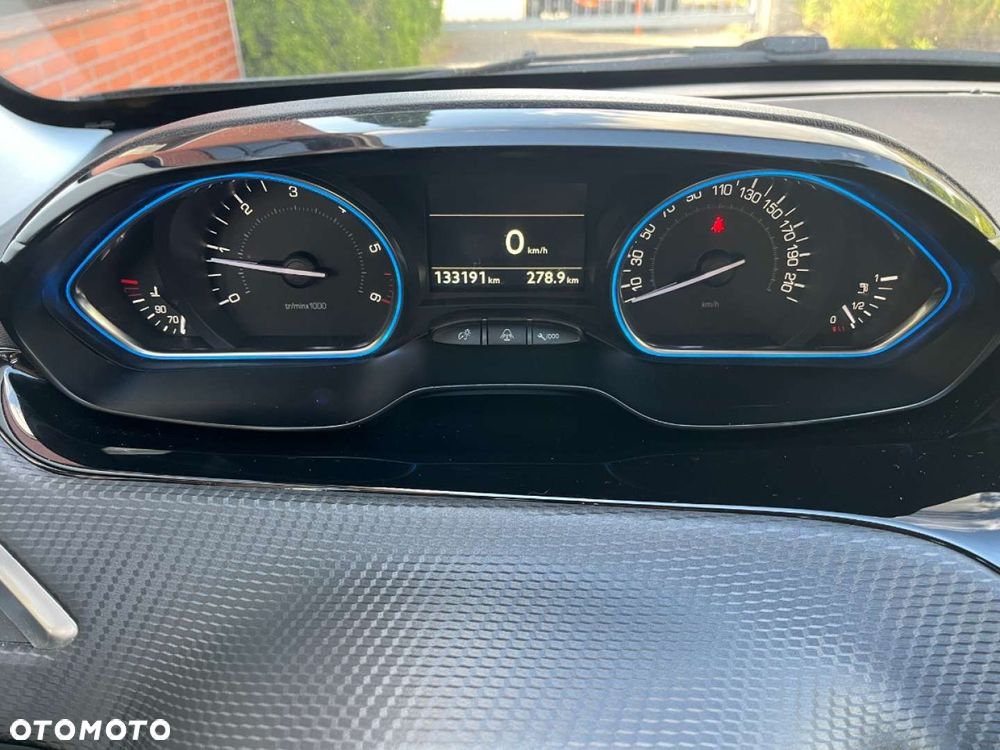 Peugeot 2008 1.6 BlueHDi Allure - 9