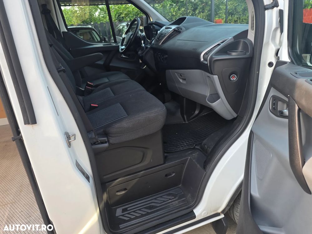 Ford TRANSIT CUSTOM - 23