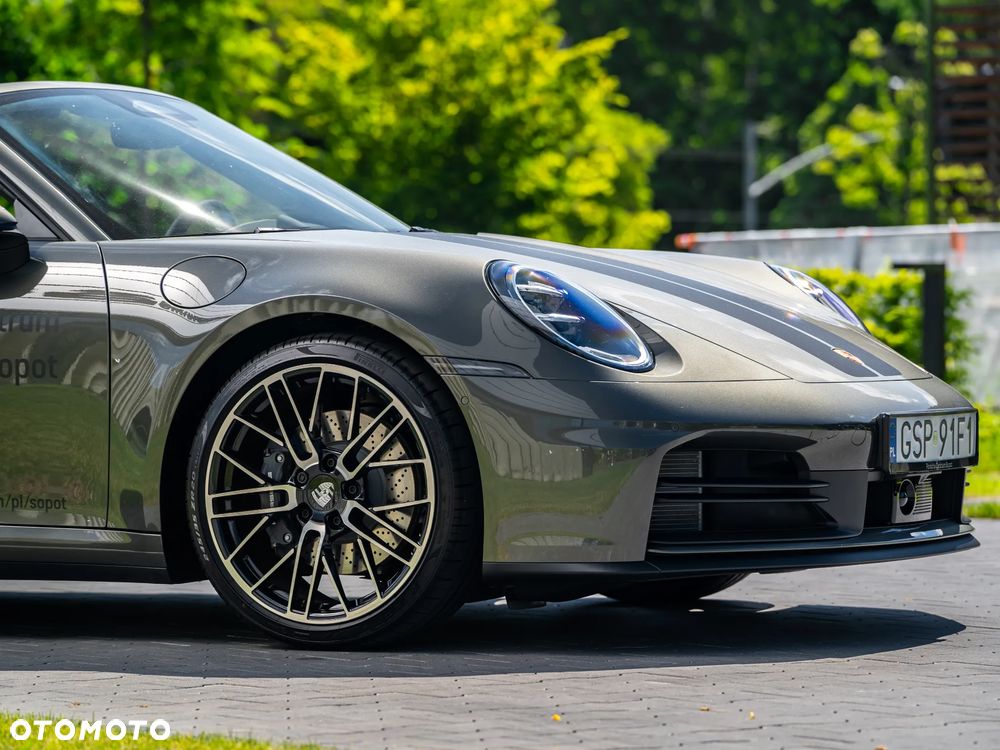 Porsche 911 Carrera - 10