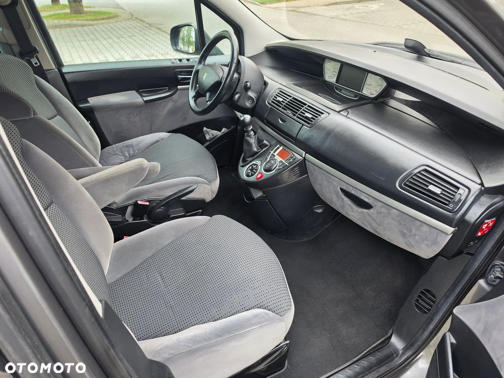 Peugeot 807 HDi 165 Premium - 21
