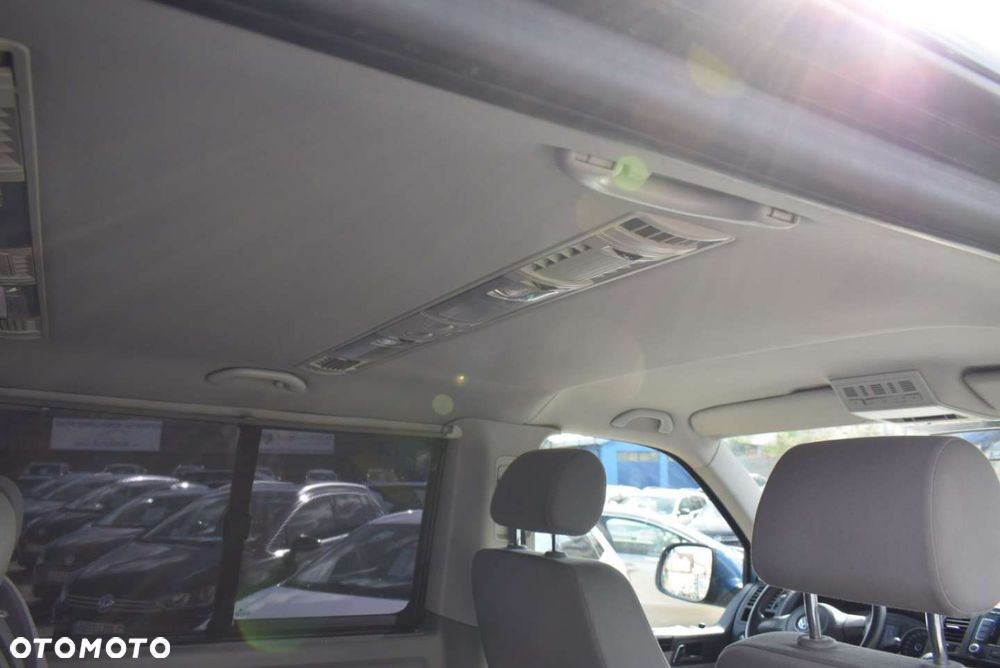 Volkswagen Caravelle - 20