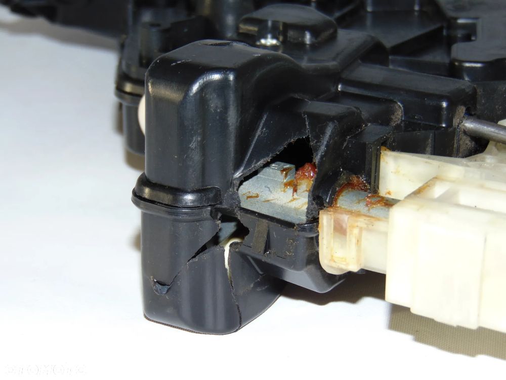 ORYGINAŁ zamek boczny tylny tył lewy mechanizm zamka drzwi przesuwnych 2K0843653BD VW Volkswagen Caddy 3 III 03-15r - 13