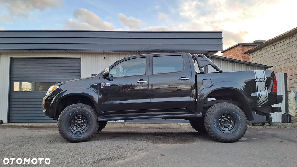 Toyota Hilux - 1