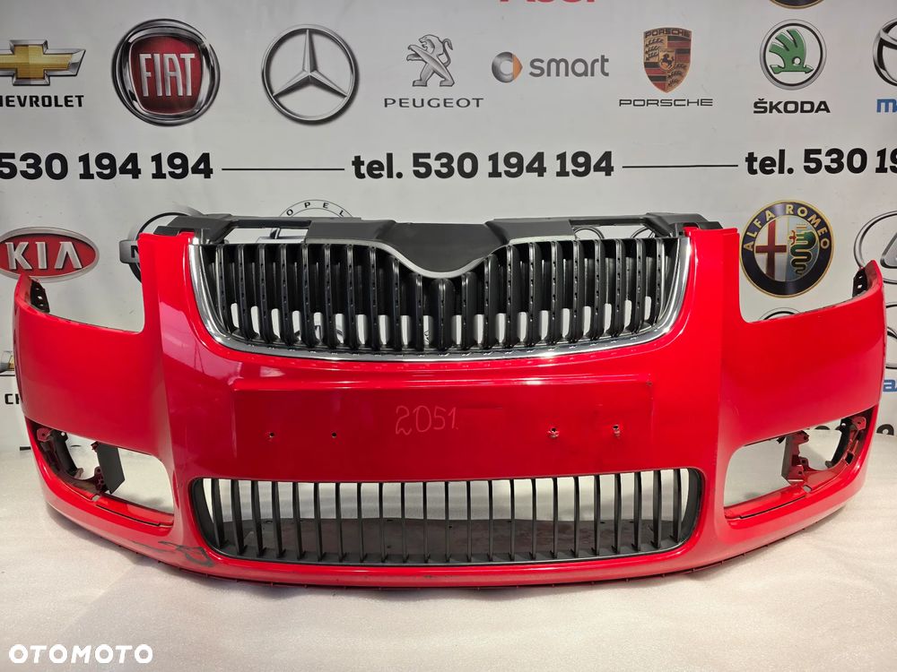 SKODA ROOMSTER / FABIA II 07-10 5J0 ZDERZAK PRZEDNI PRZÓD ŁADNY KOLOR CZERWONY + ATRAPA + KRATKA NR 5J0807221 NR AUKCJI NZ2051 - 1