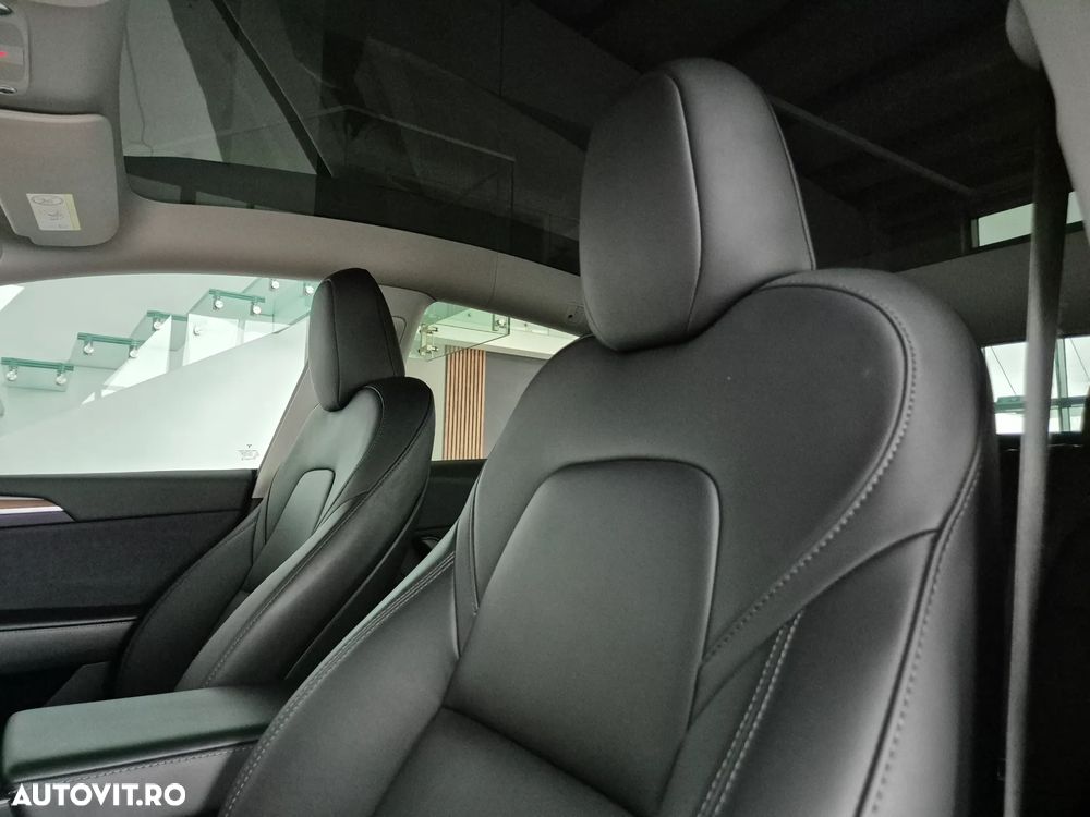 Tesla Model Y Long Range Dual Motor AWD - 17