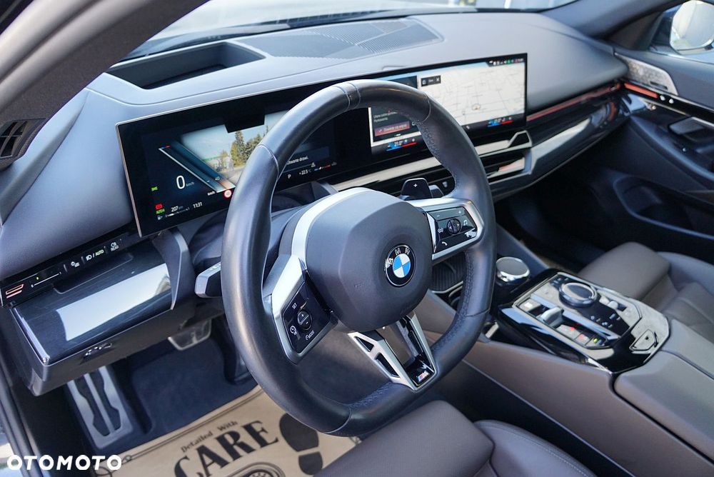 BMW Seria 5 520d xDrive - 11