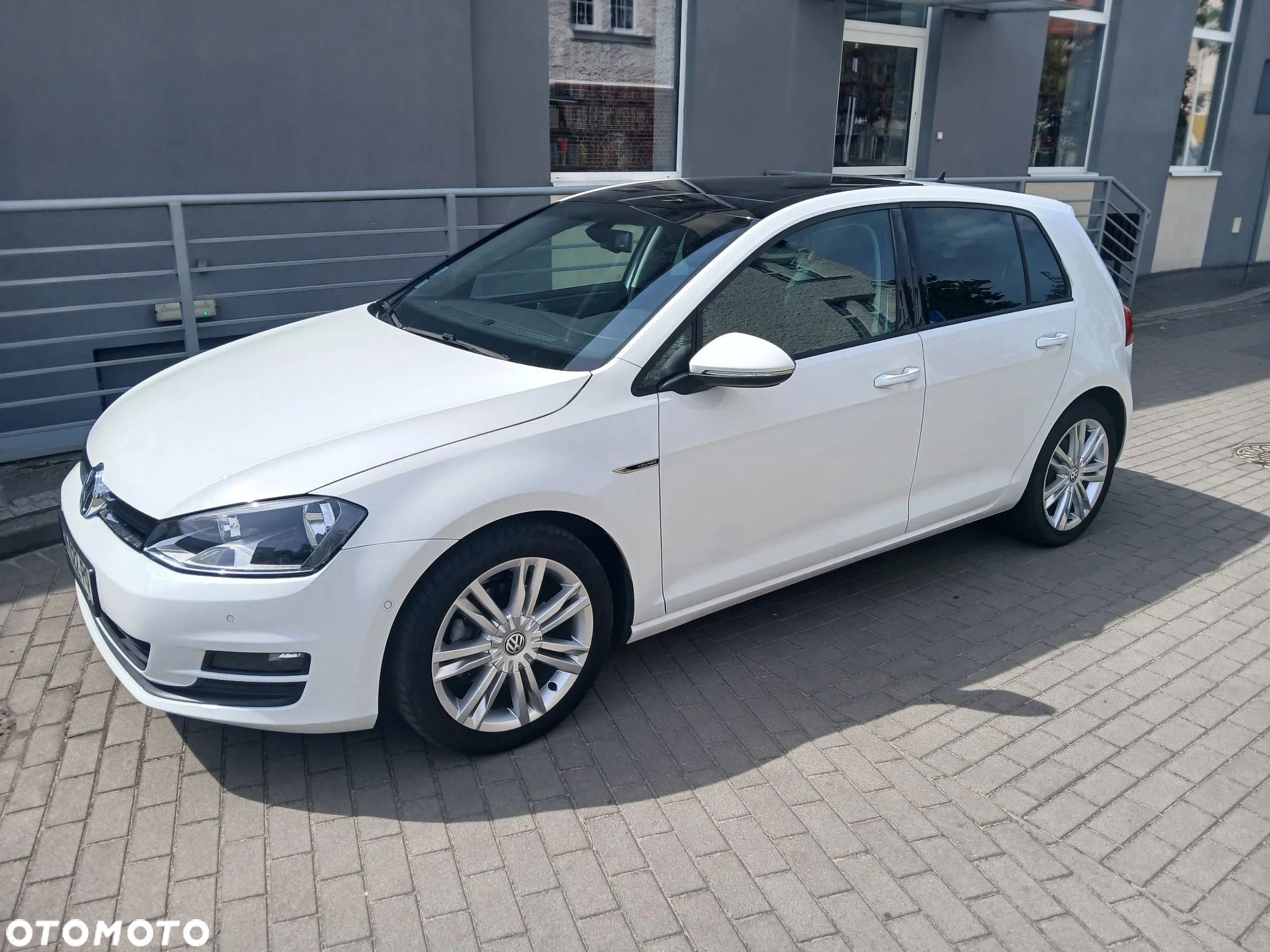 Volkswagen Golf 2.0 TDI BlueMotion Technology DSG Lounge - 1