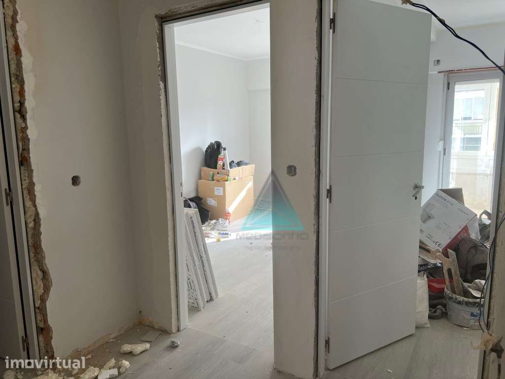 Apartamento T2 - 1º andar - Arrecadação à Venda em Oeiras remodelaç... - Grande imagem: 3/19