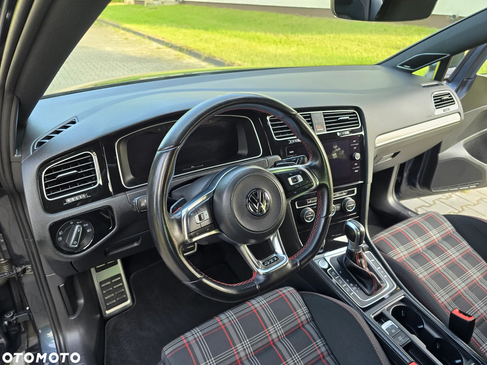 Volkswagen Golf GTI (BlueMotion Technology) DSG - 11