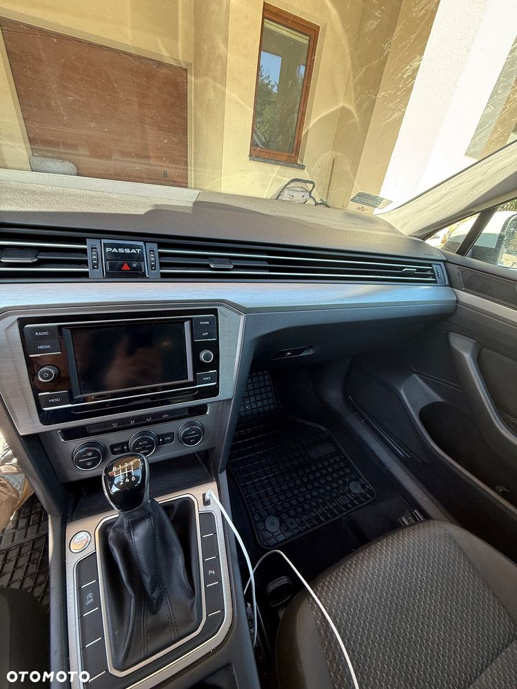 Volkswagen Passat 2.0 TDI SCR Comfortline - 10