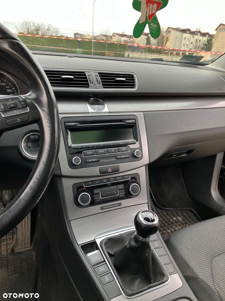 Volkswagen Passat 1.6 TDI DPF BlueMot Comfortline - 16